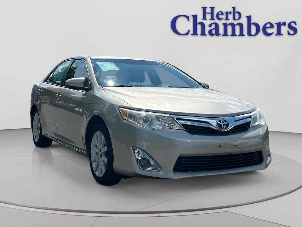 Used 2014 Toyota Camry Hybrid XLE Sedan