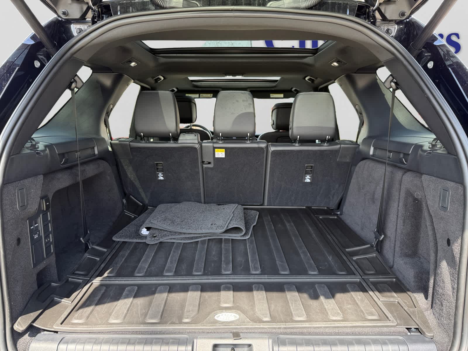 used 2025 Land Rover Discovery car, priced at $48,000