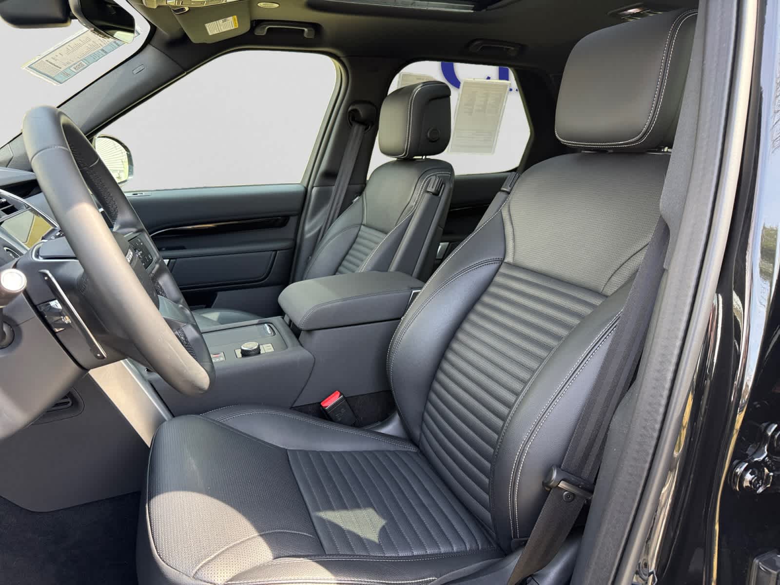 used 2025 Land Rover Discovery car, priced at $48,000