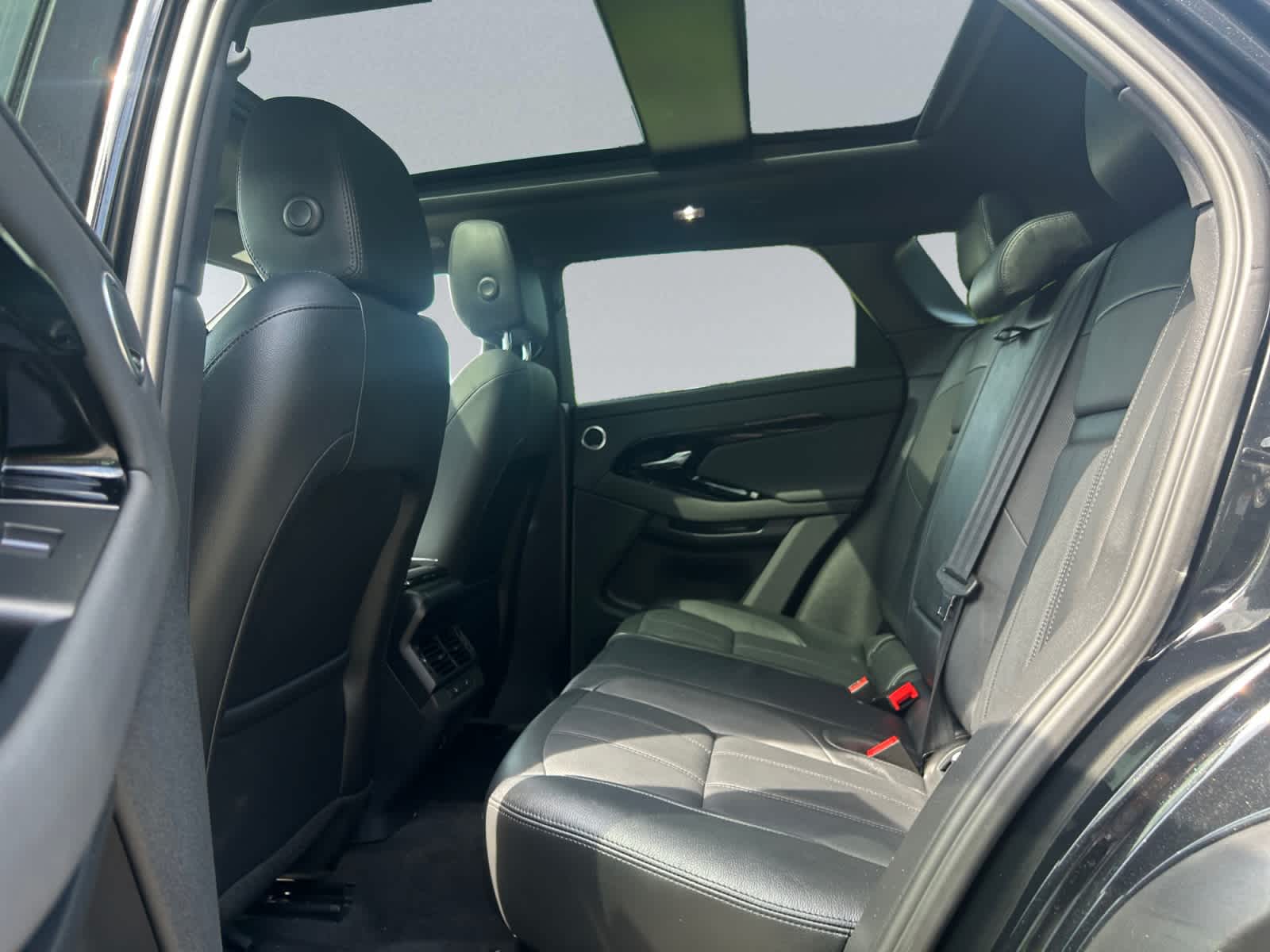 2024 Land Rover Range Rover Evoque Dynamic SE - Photo 18