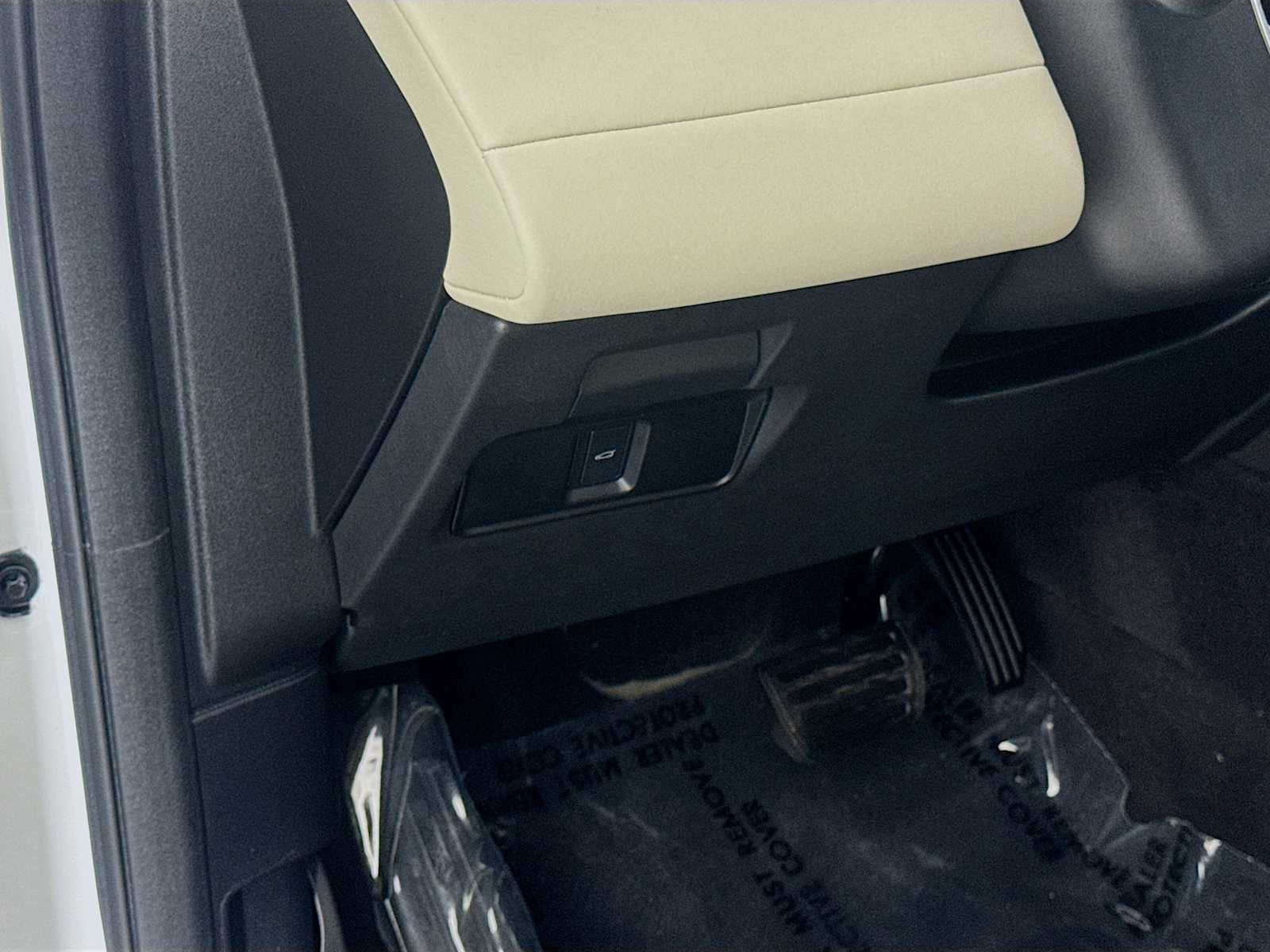 used 2025 Land Rover Discovery Sport car, priced at $40,000