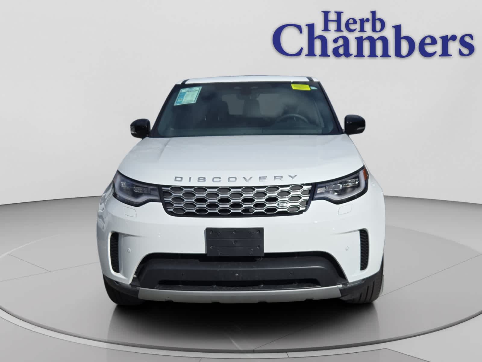 used 2025 Land Rover Discovery car, priced at $48,000