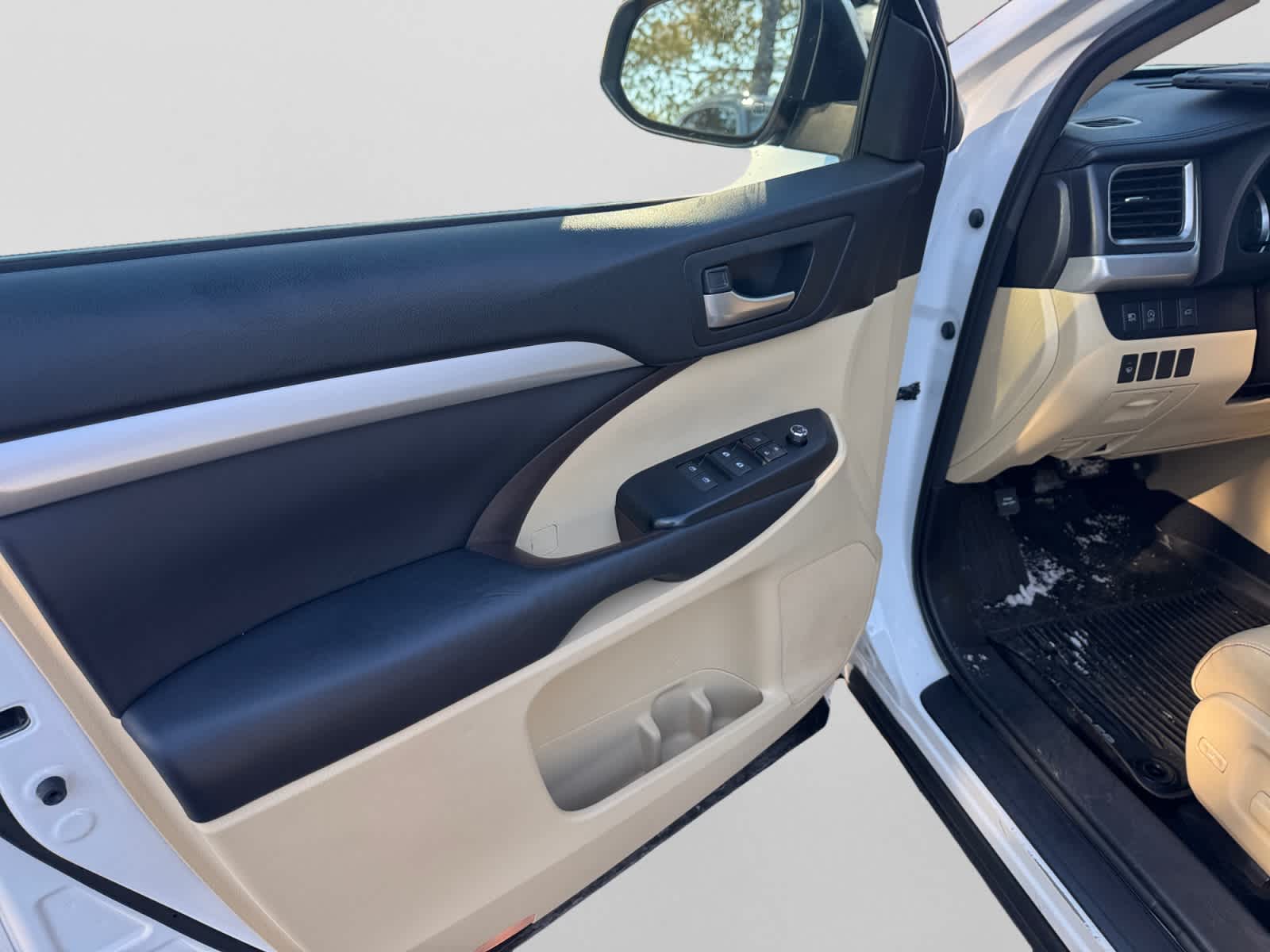 used 2017 Toyota Highlander car, priced at $22,500