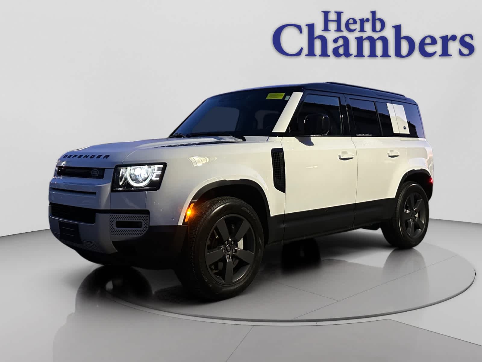 2023 Land Rover Defender SE's photo