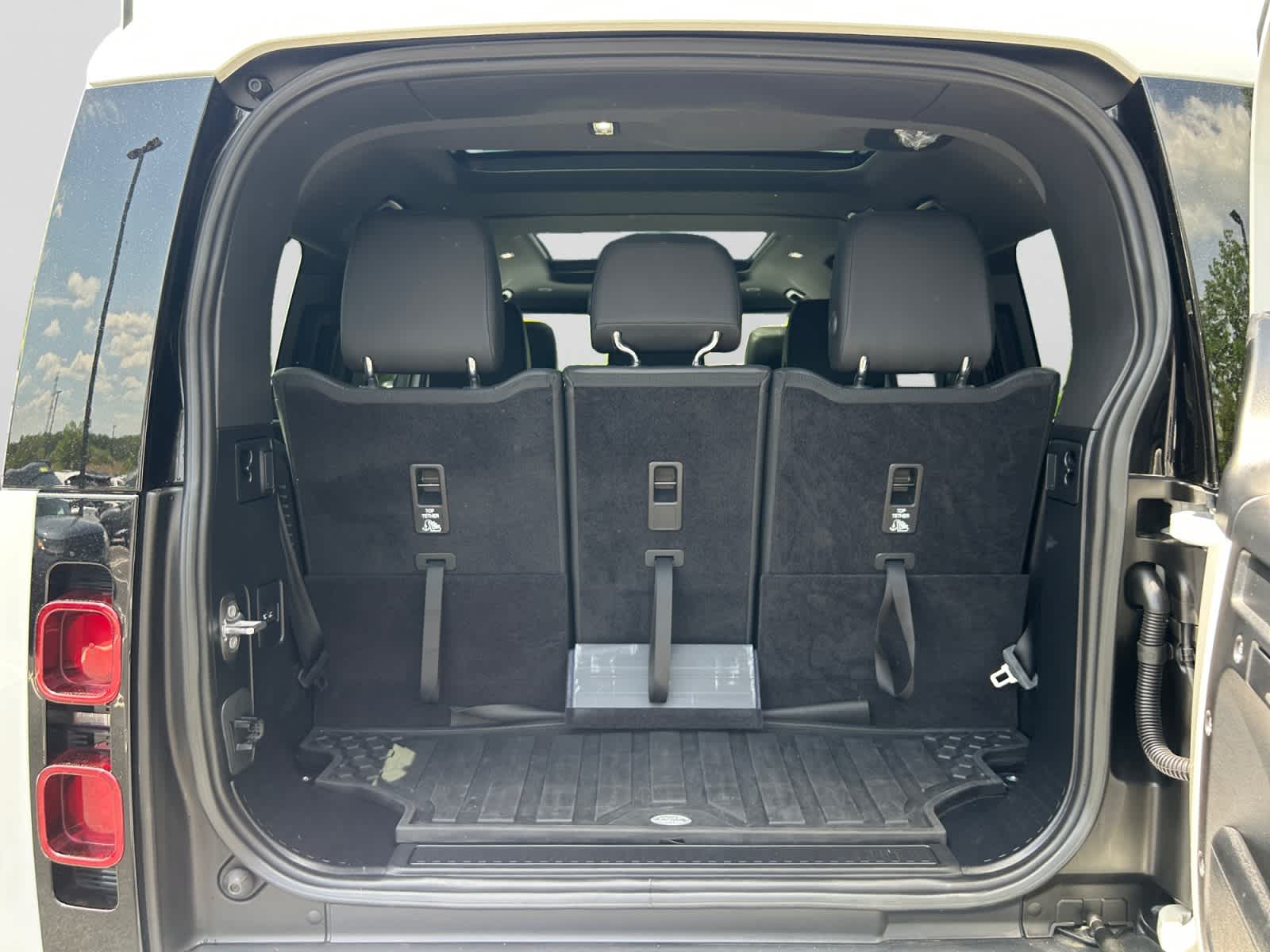 2024 Land Rover Defender S - Photo 8