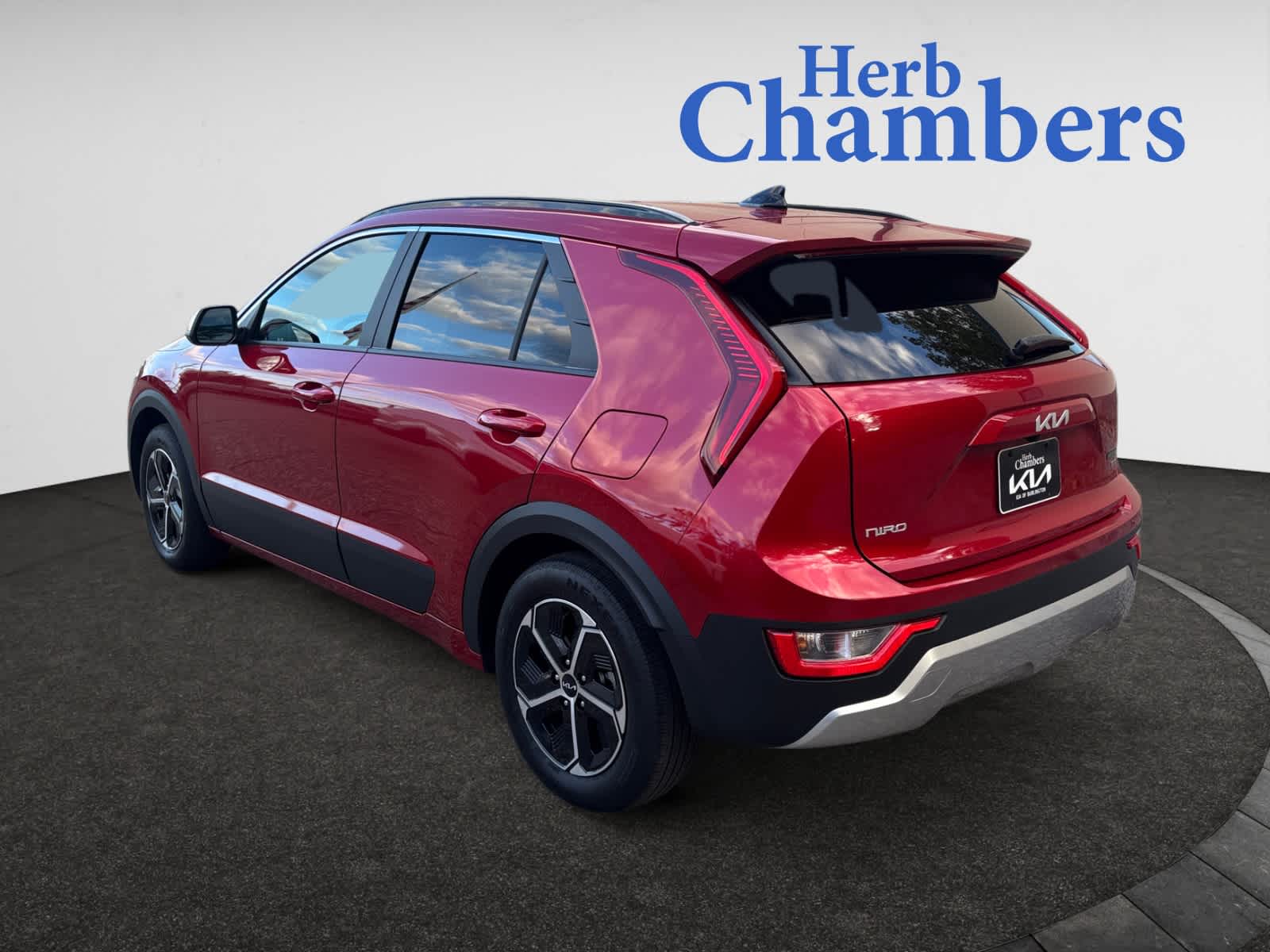 2024 Kia Niro LX photo 3