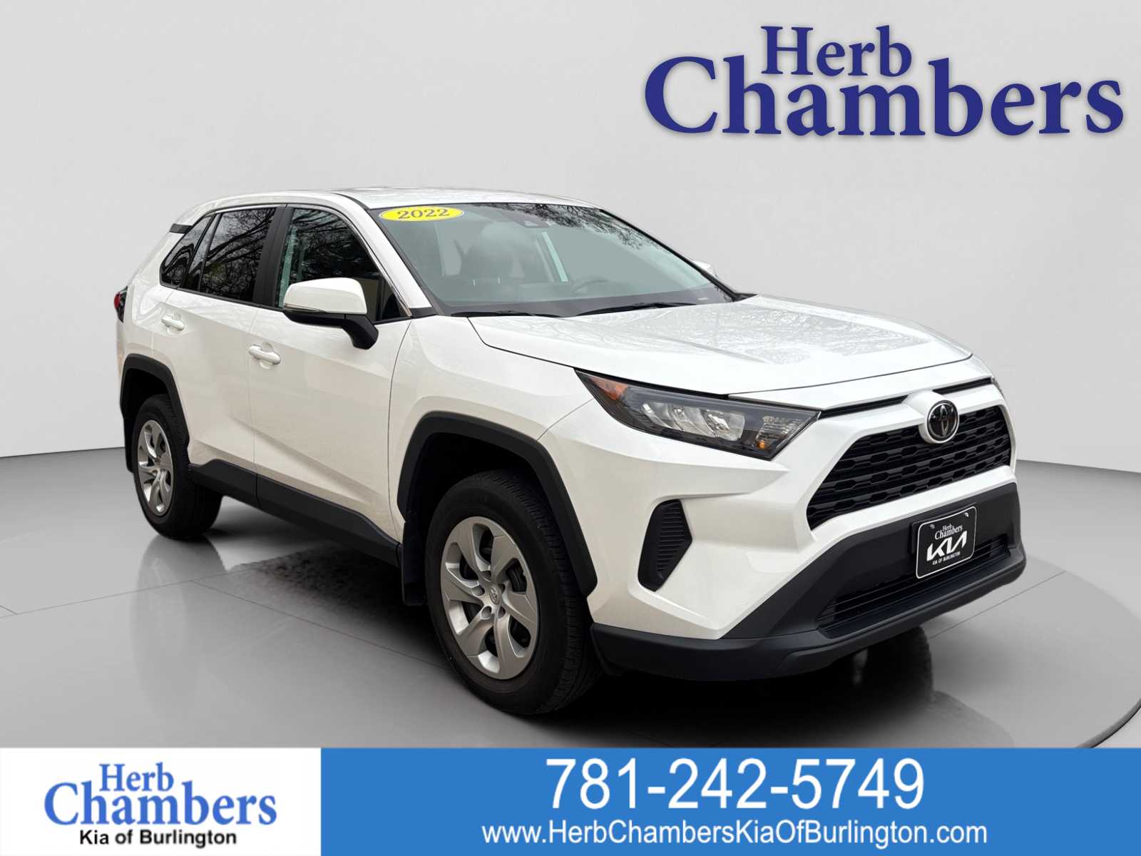 2022 Toyota RAV4 LE's photo