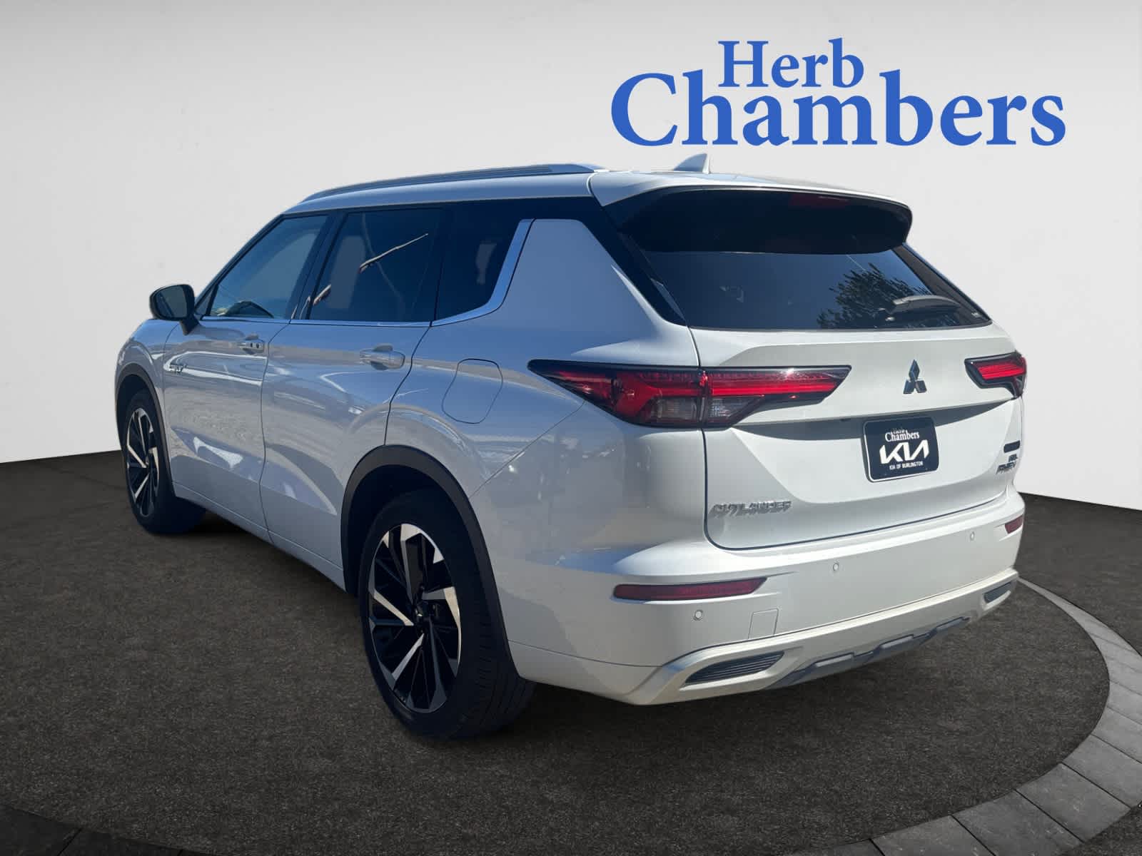 2023 Mitsubishi Outlander PHEV SEL photo 3