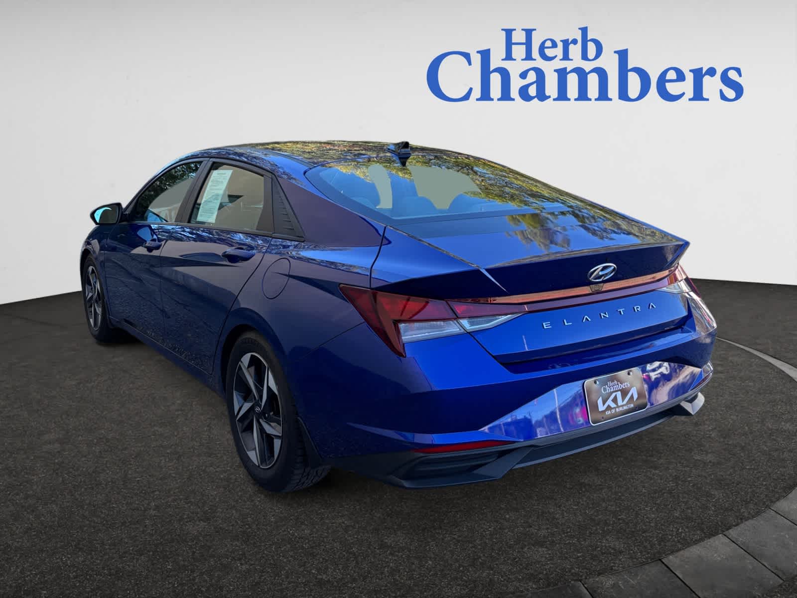 2023 Hyundai Elantra SEL Convenience photo 3