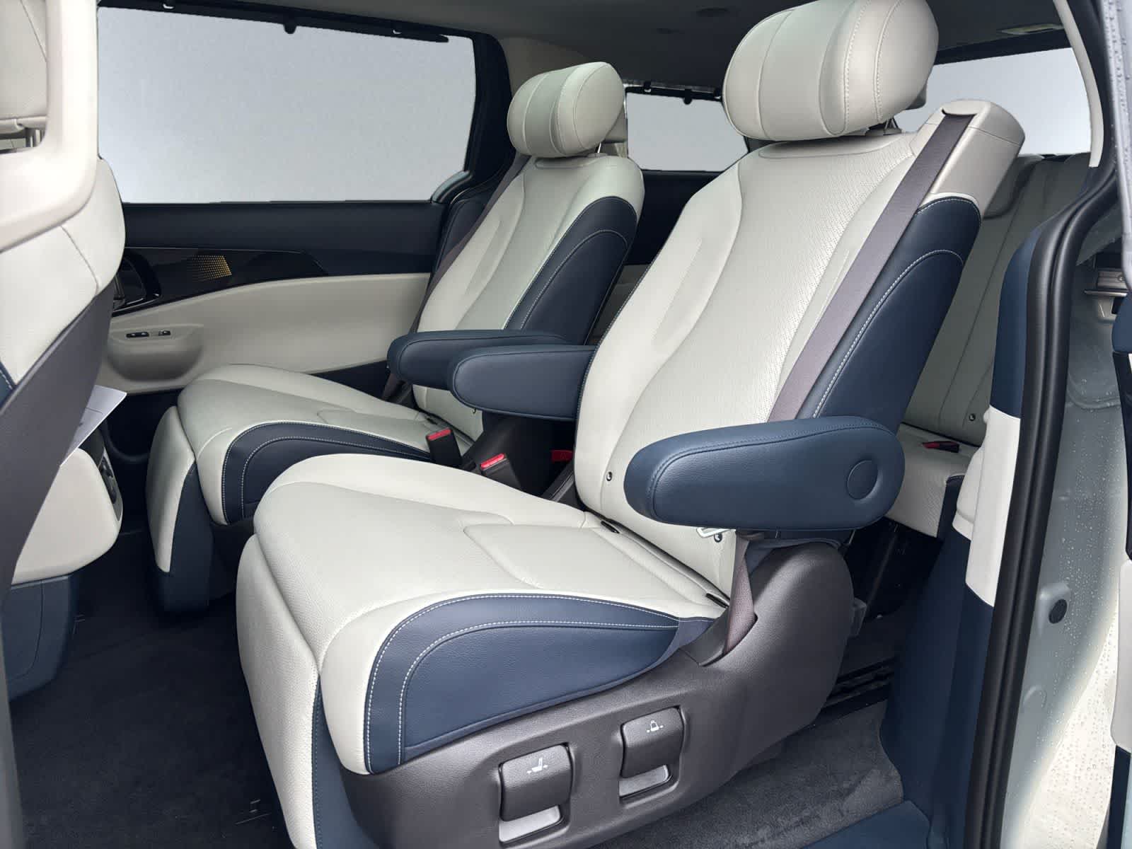 2025 Kia Carnival SX Prestige - Photo 13