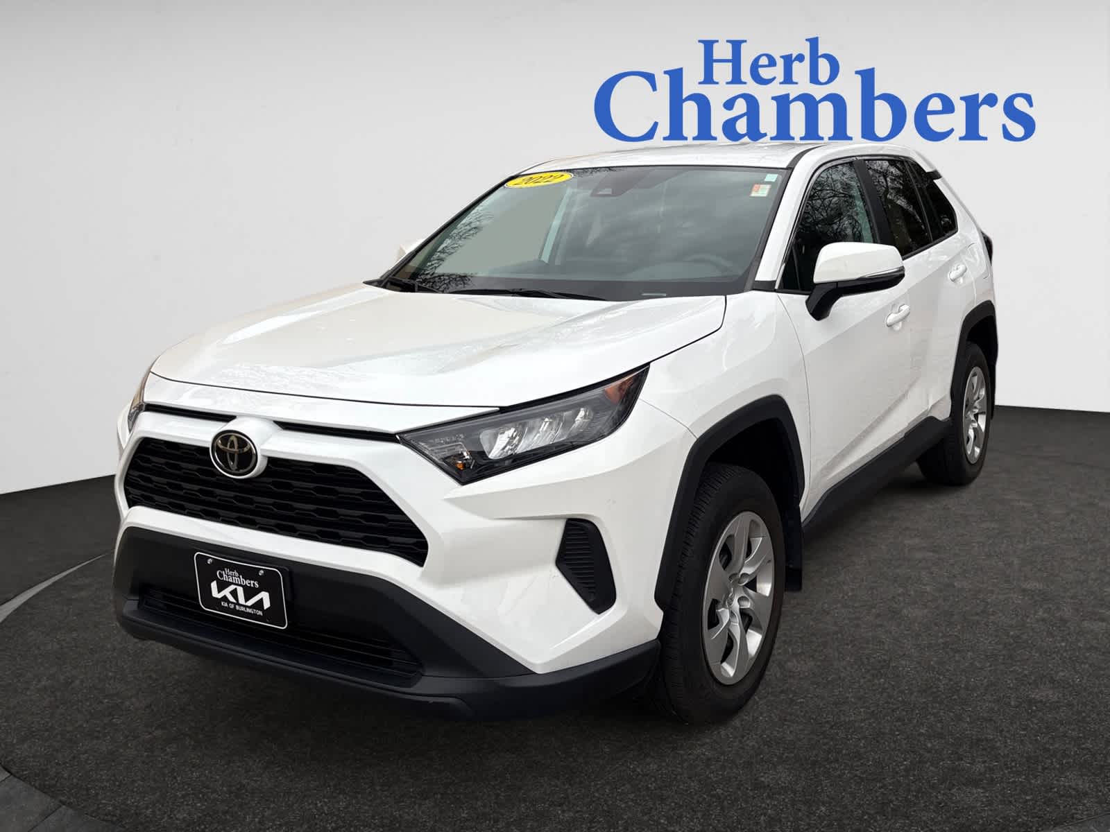 2022 Toyota RAV4 LE photo 3
