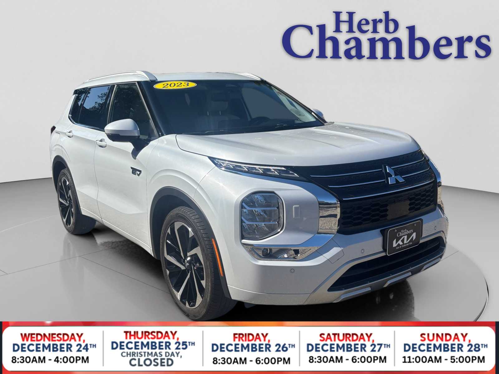 2023 Mitsubishi Outlander Plug-In Hybrid SEL's photo