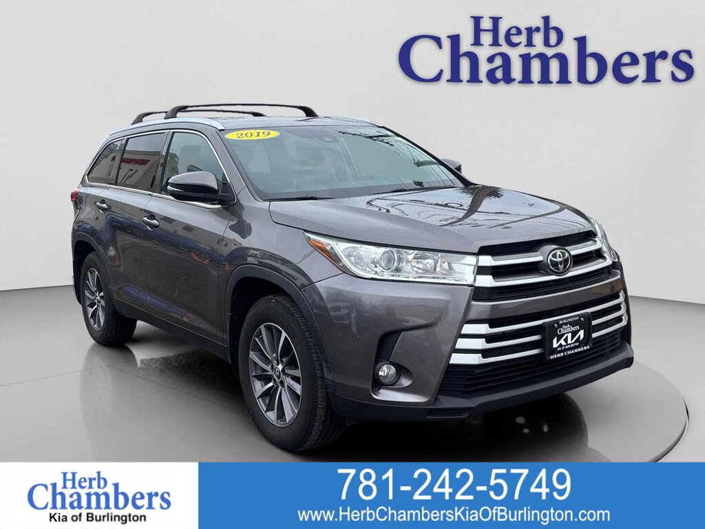 Used 2019 Toyota Highlander XLE V6 SUV