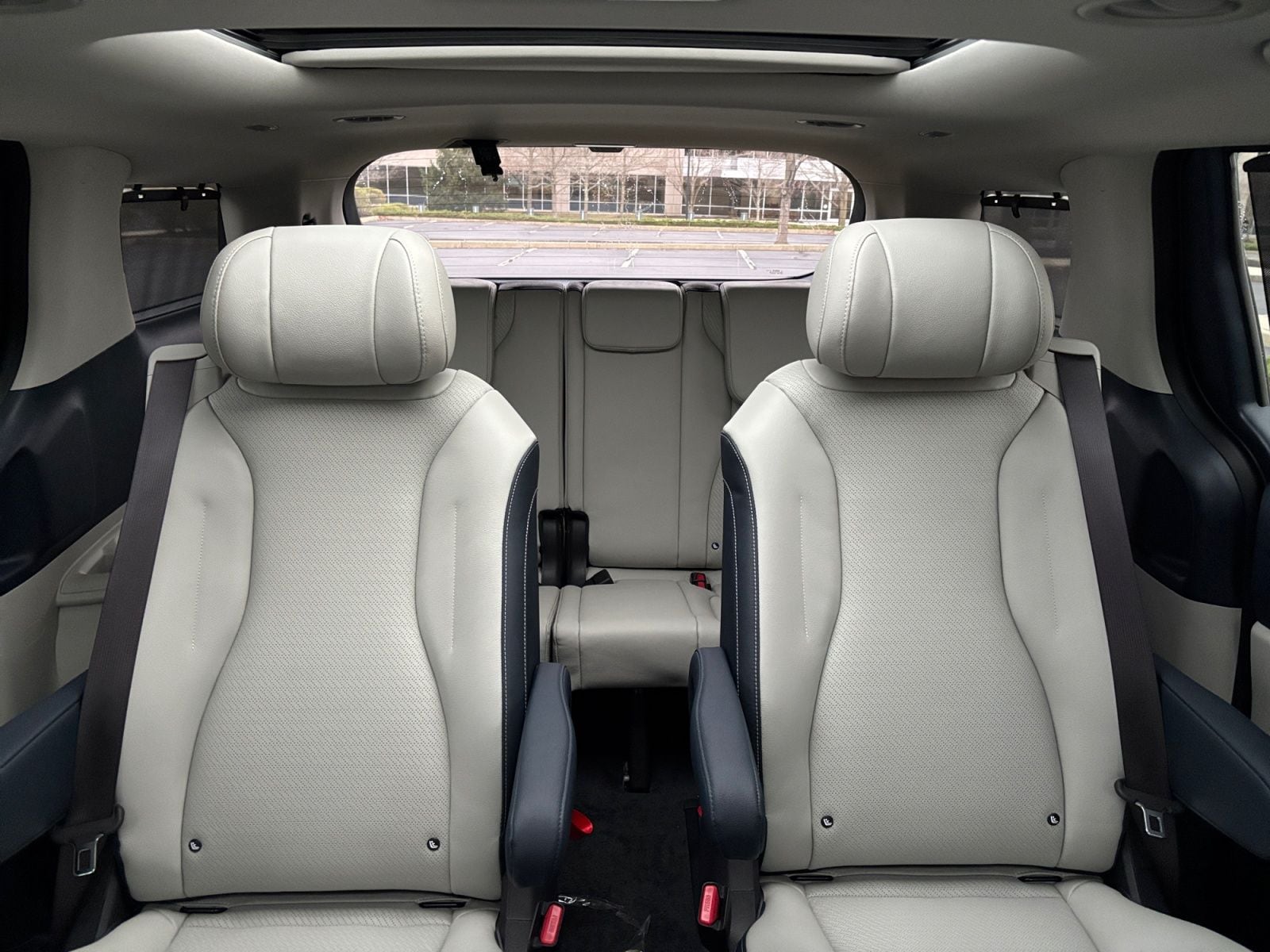used 2025 Kia Carnival Hybrid car, priced at $49,998