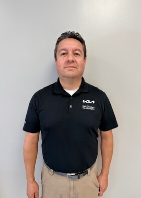 Staff member Yeison Morantes from ID_541442