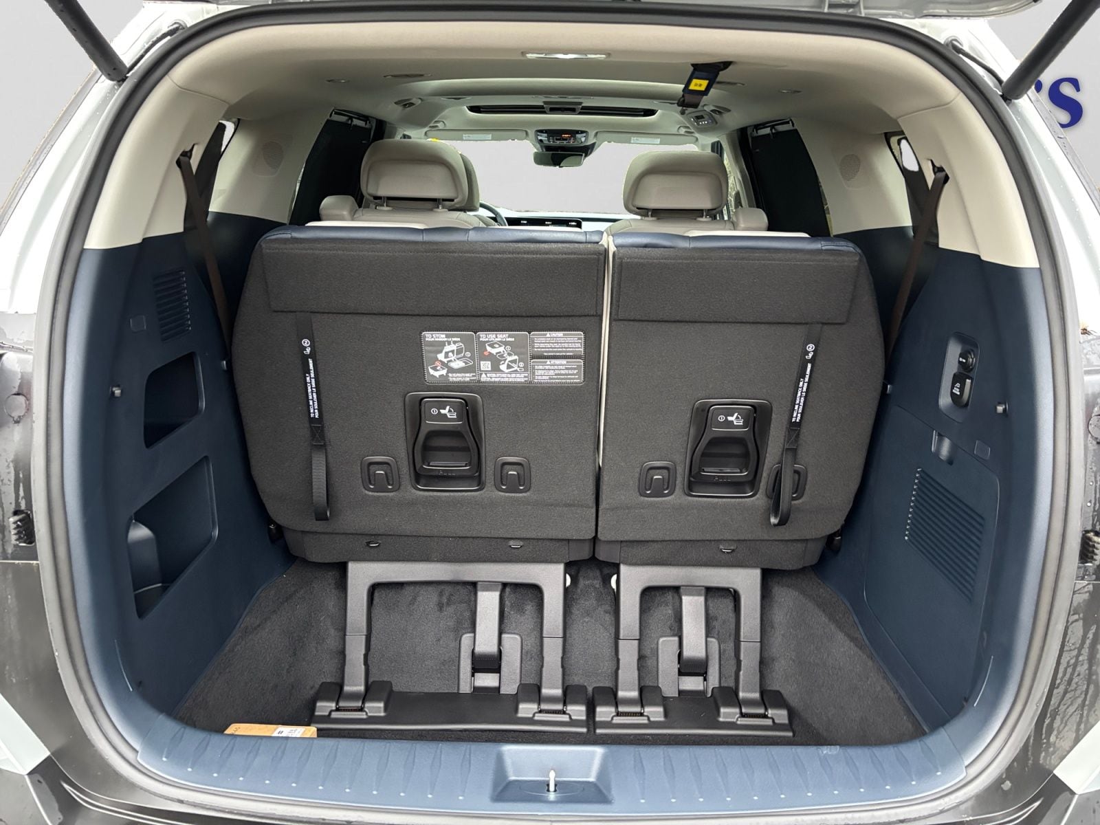 used 2025 Kia Carnival Hybrid car, priced at $49,998