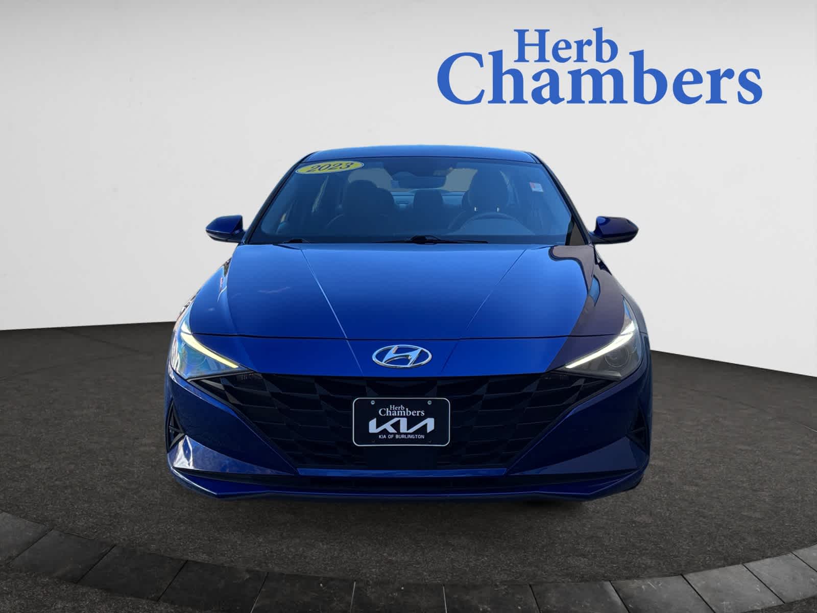 2023 Hyundai Elantra SEL Convenience photo 2
