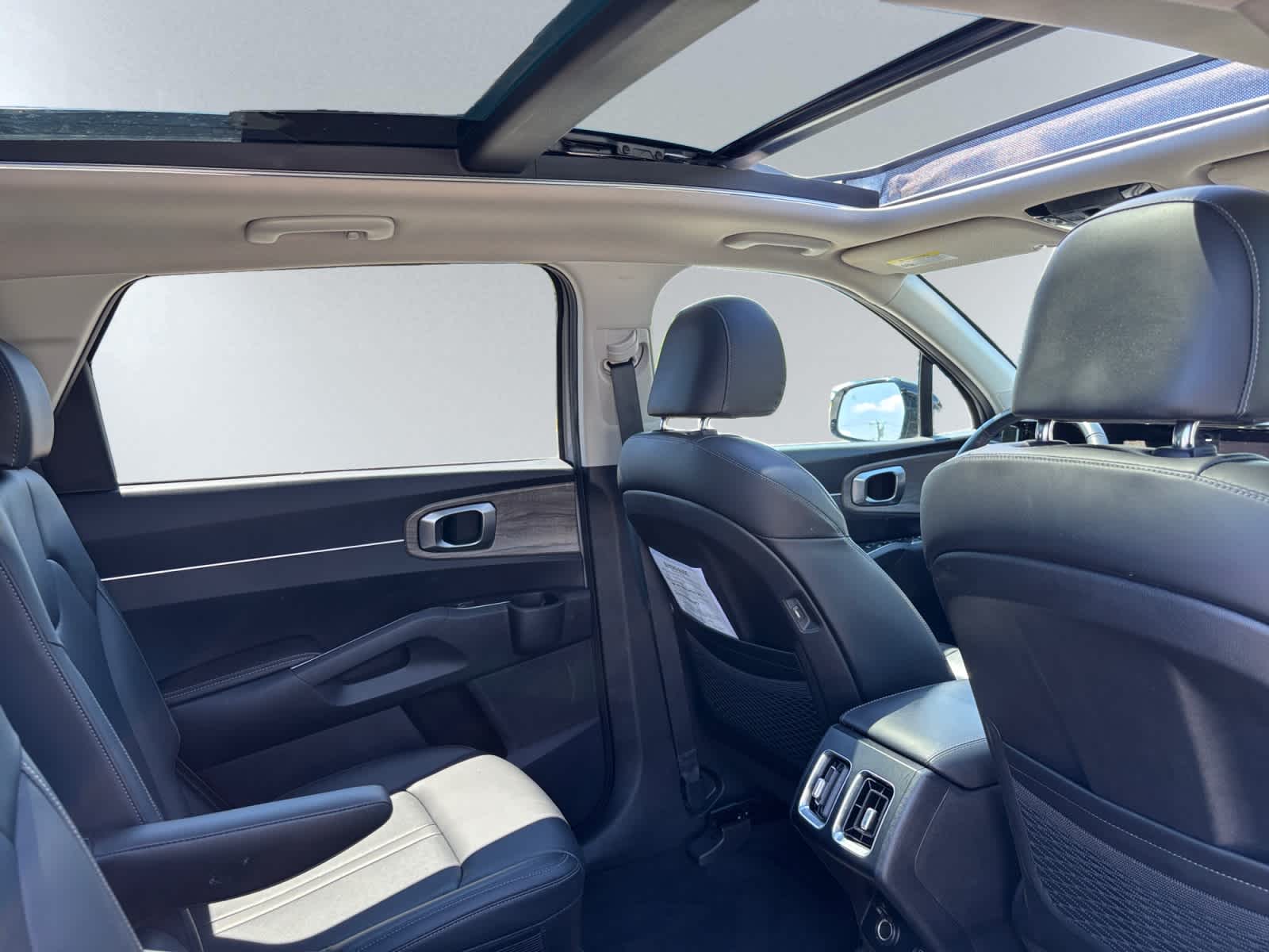 used 2023 Kia Sorento car, priced at $31,999