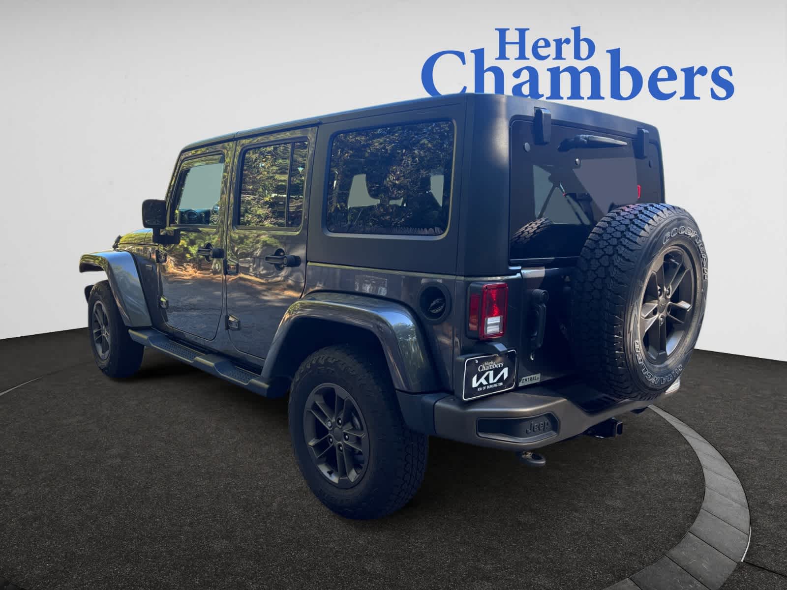 2017 Jeep Wrangler Unlimited Sahara photo 3