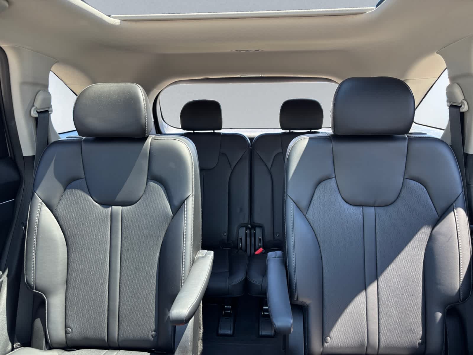 used 2023 Kia Sorento car, priced at $31,999