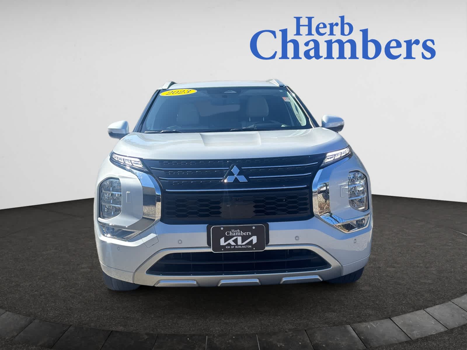 2023 Mitsubishi Outlander PHEV SEL photo 2