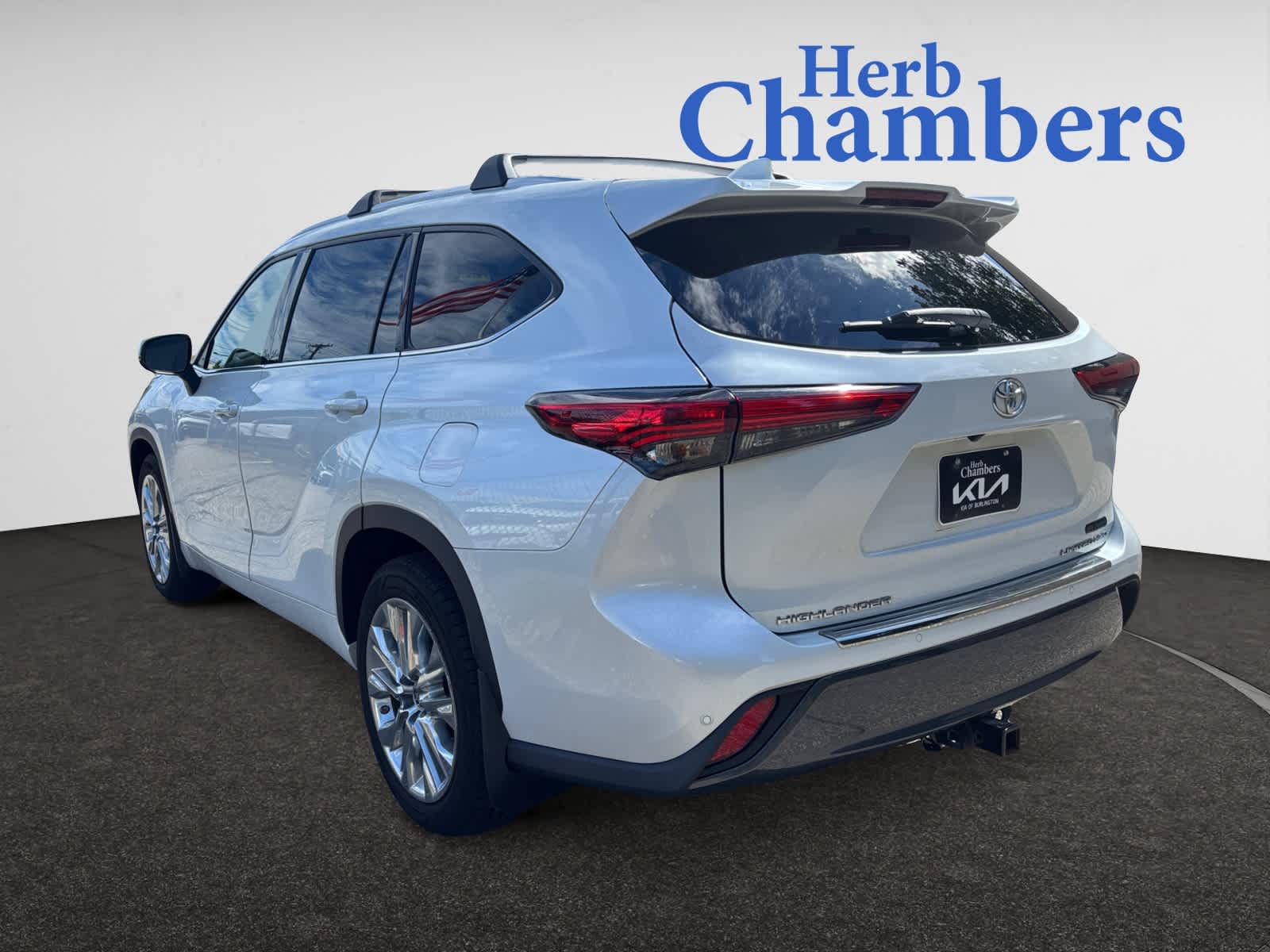 2022 Toyota Highlander Limited photo 3