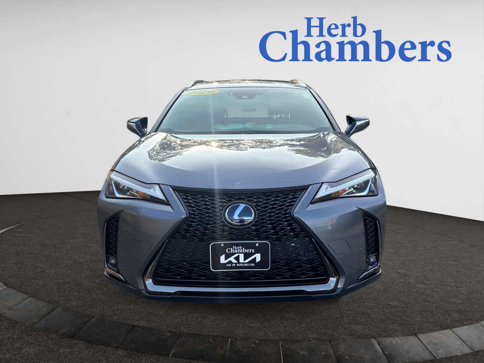 2019 Lexus UX 250h F SPORT photo 2