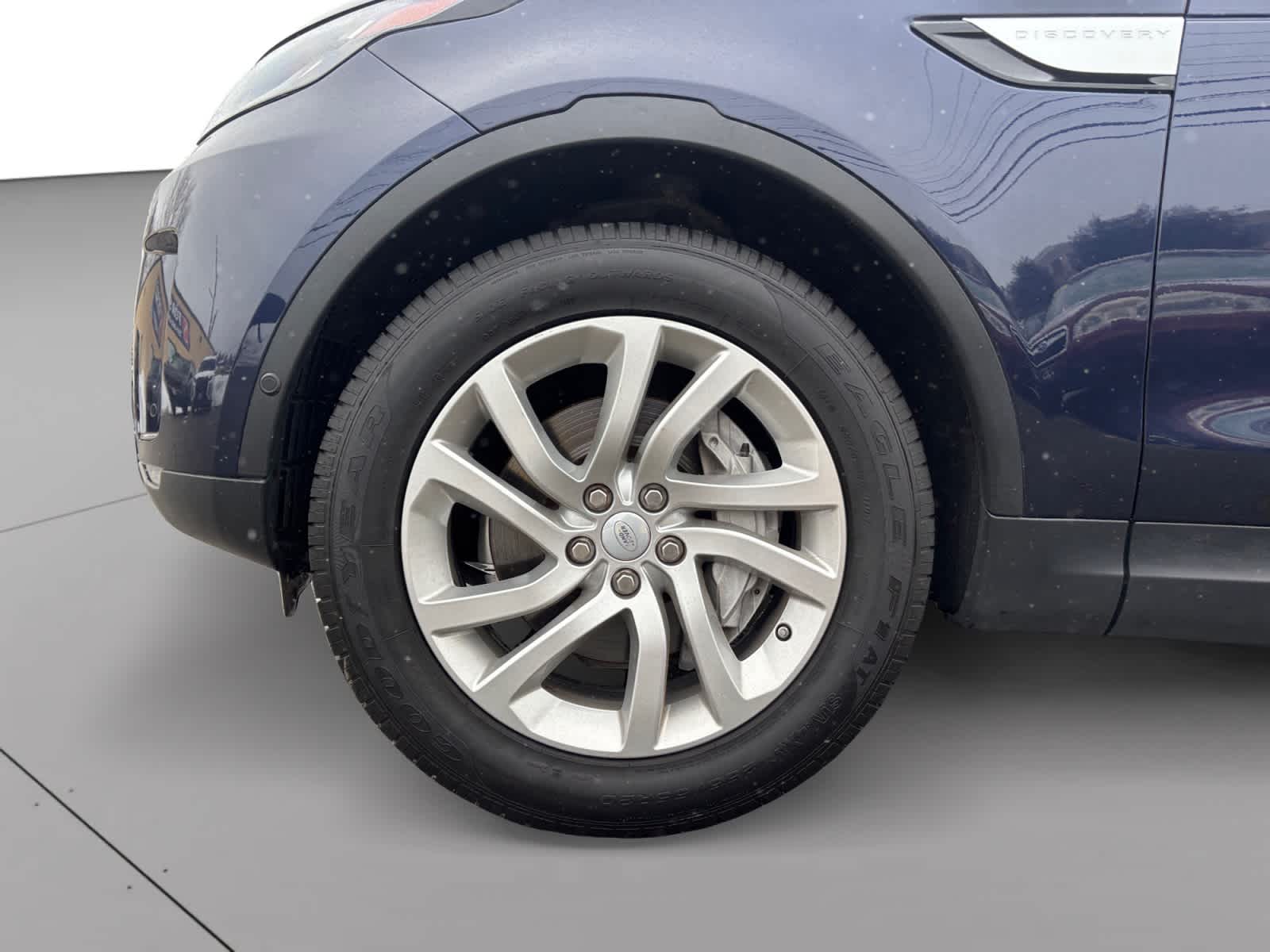 used 2019 Land Rover Discovery car, priced at $21,215