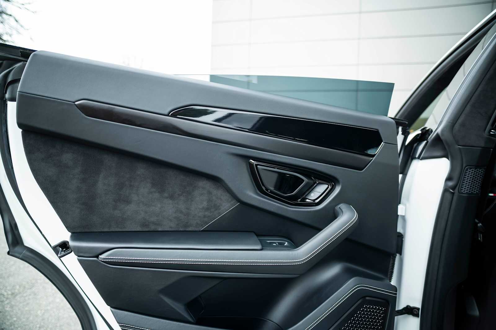2023 Lamborghini Urus S - Photo 38