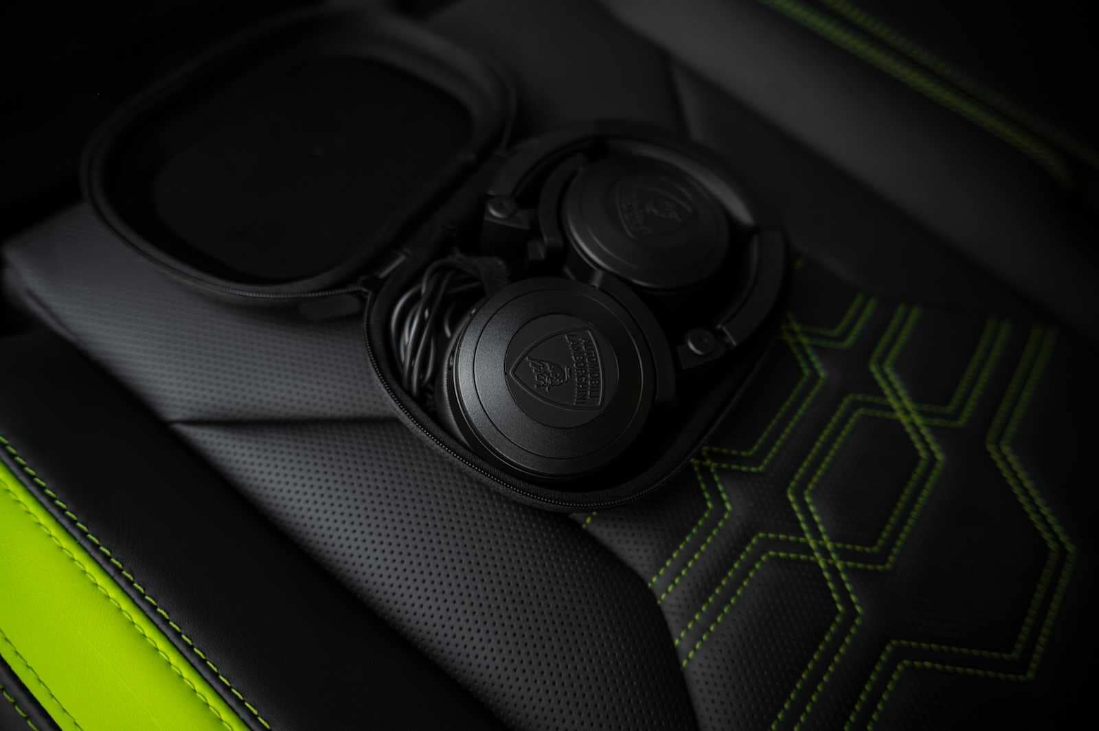 used 2025 Lamborghini Urus car, priced at $319,998