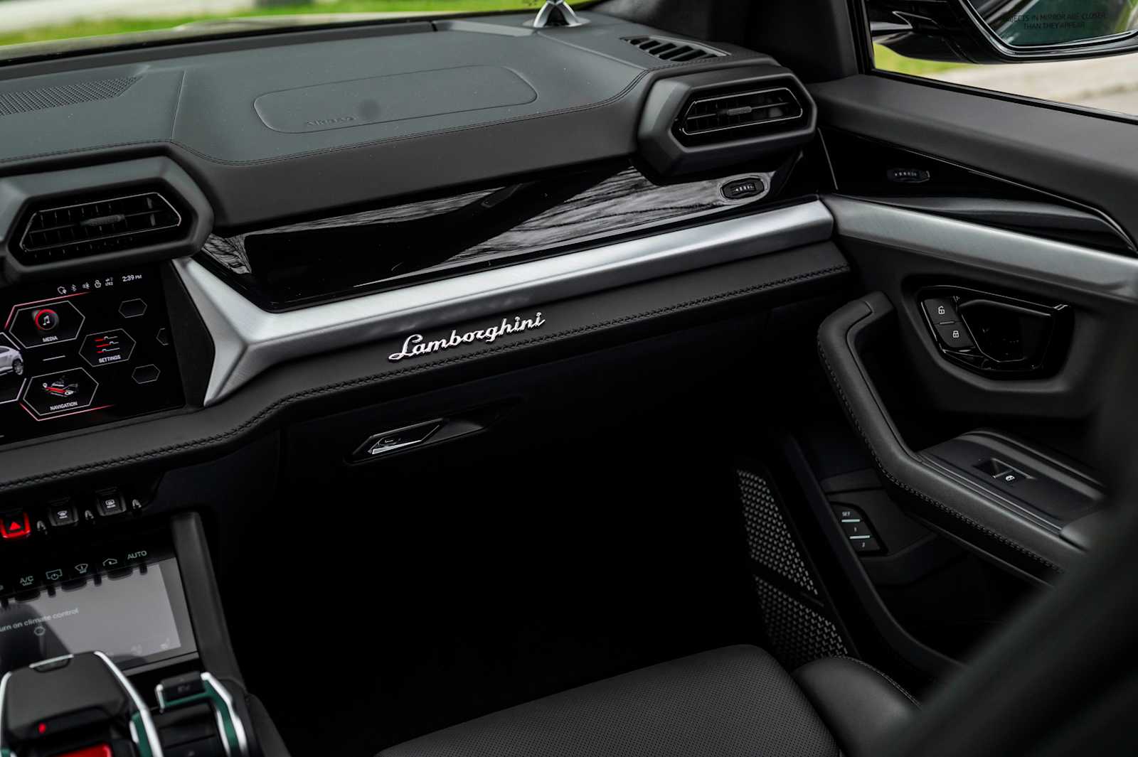 2025 Lamborghini Urus SE - Photo 40