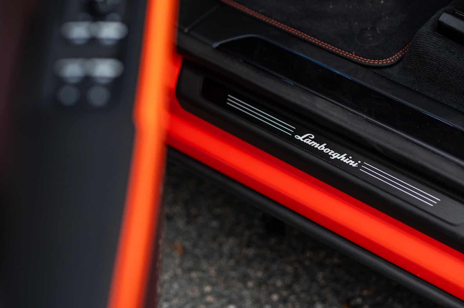 2025 Lamborghini Urus SE - Photo 19