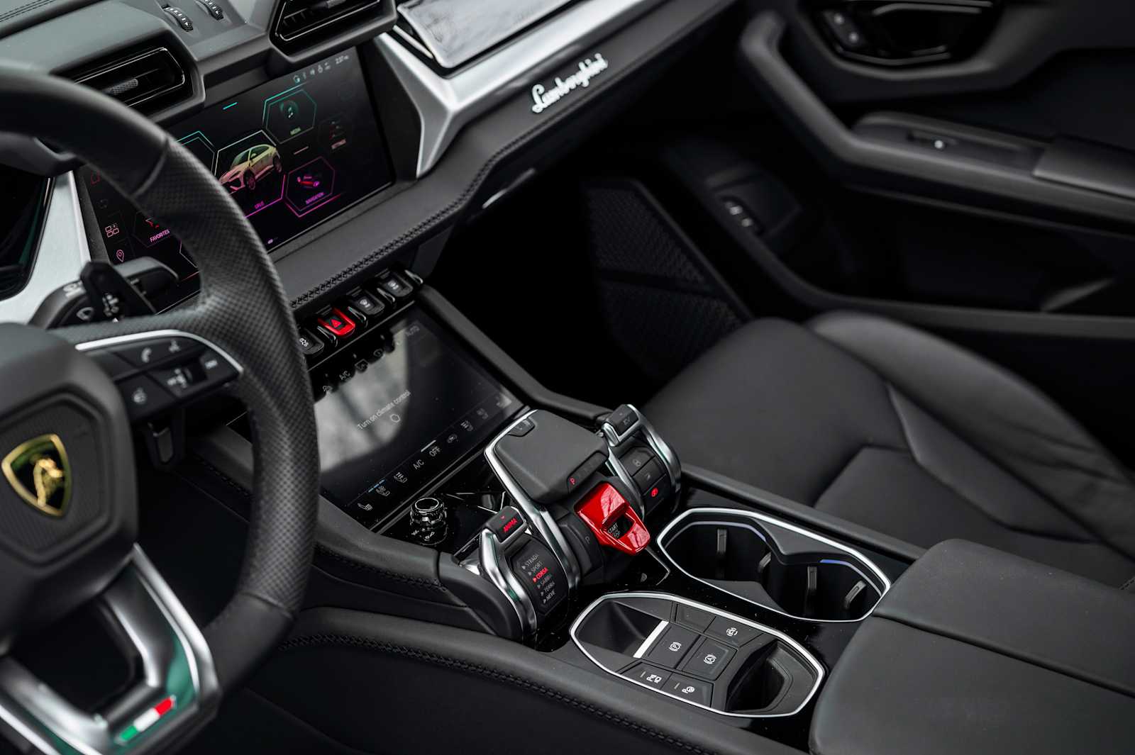 2025 Lamborghini Urus SE - Photo 27