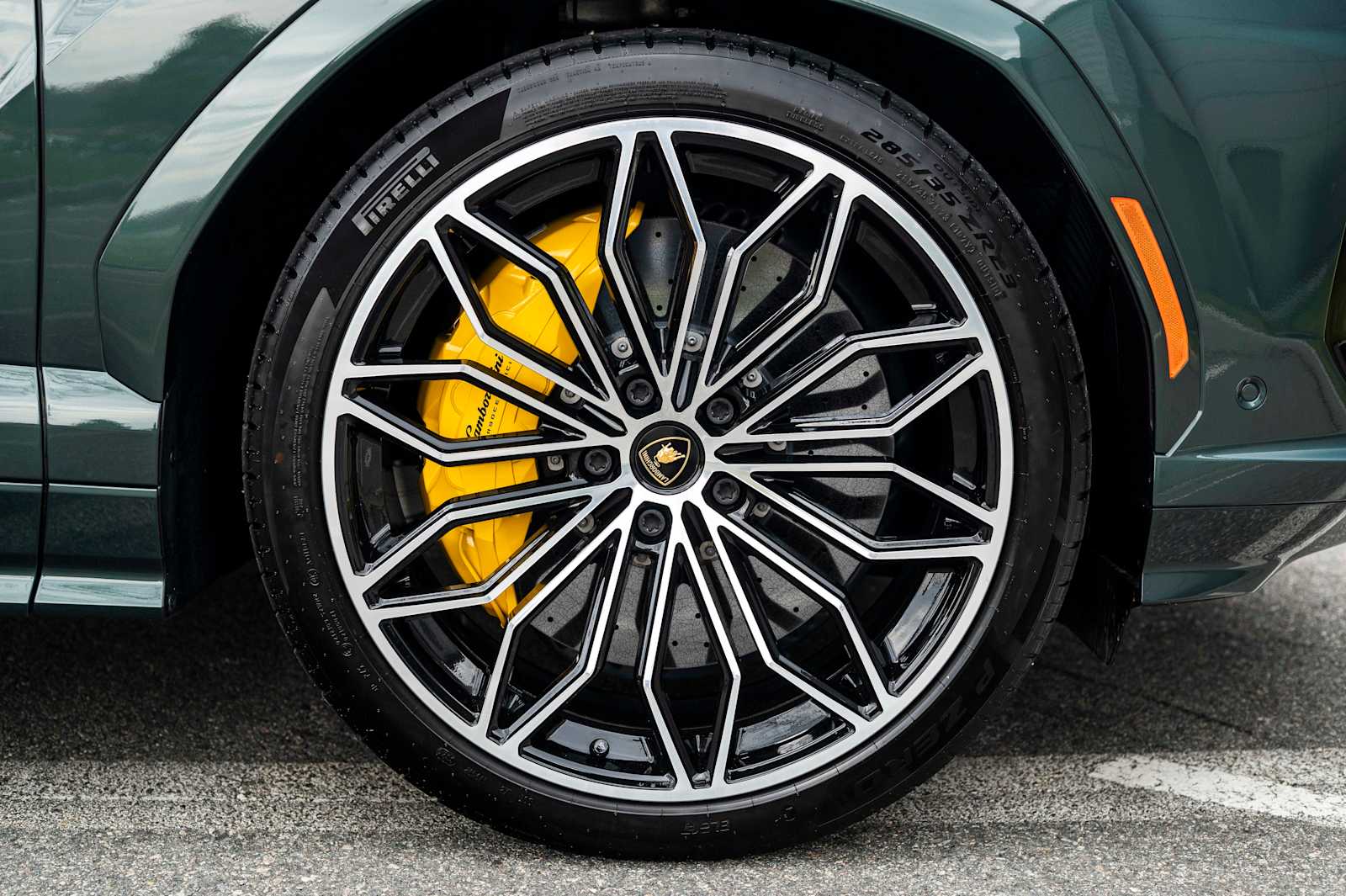 2025 Lamborghini Urus SE - Photo 7