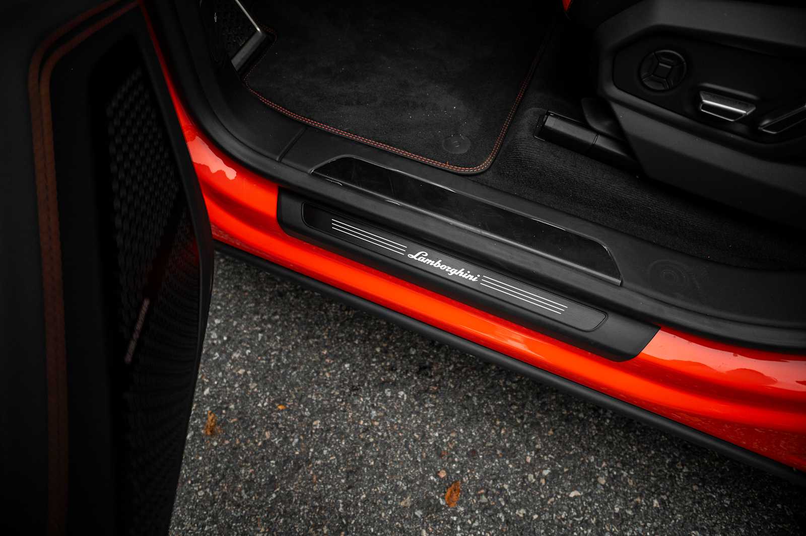 2025 Lamborghini Urus SE - Photo 28