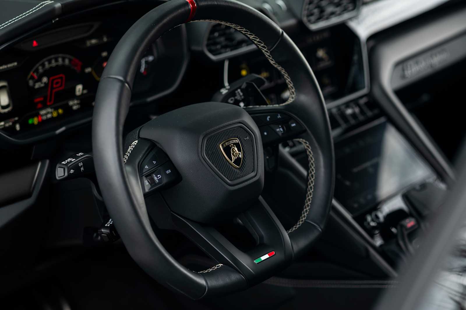 2023 Lamborghini Urus S - Photo 5