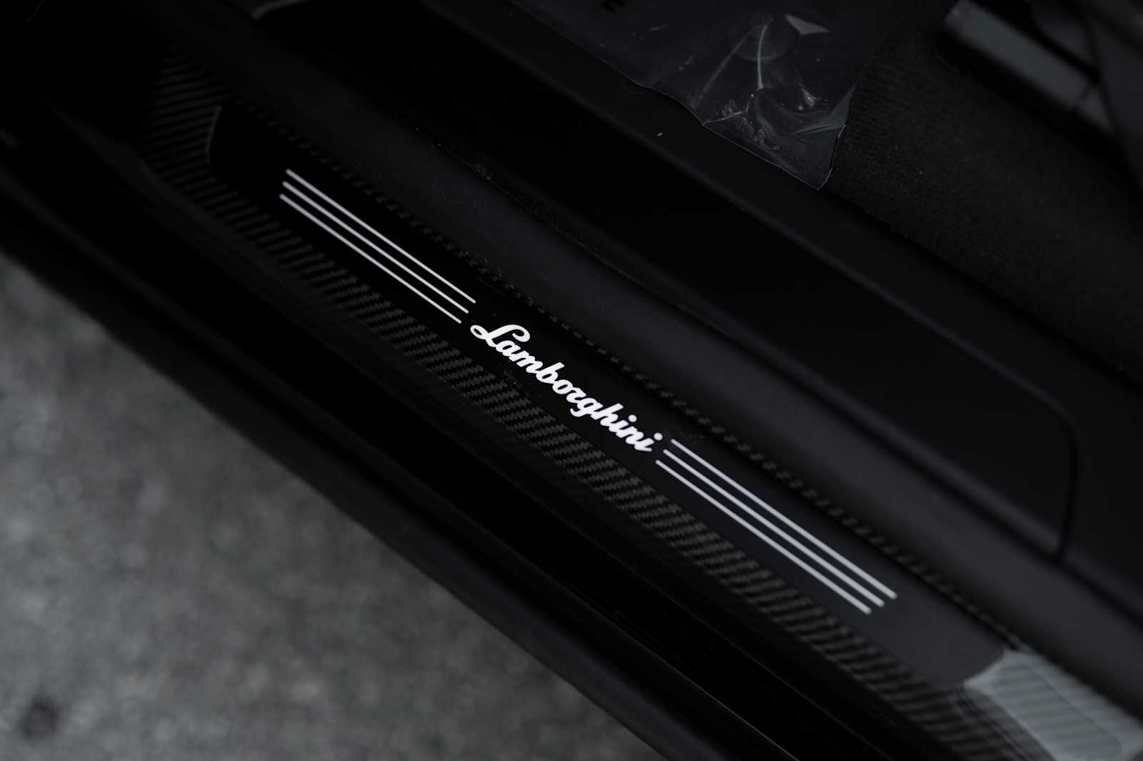 used 2025 Lamborghini Urus car, priced at $319,998