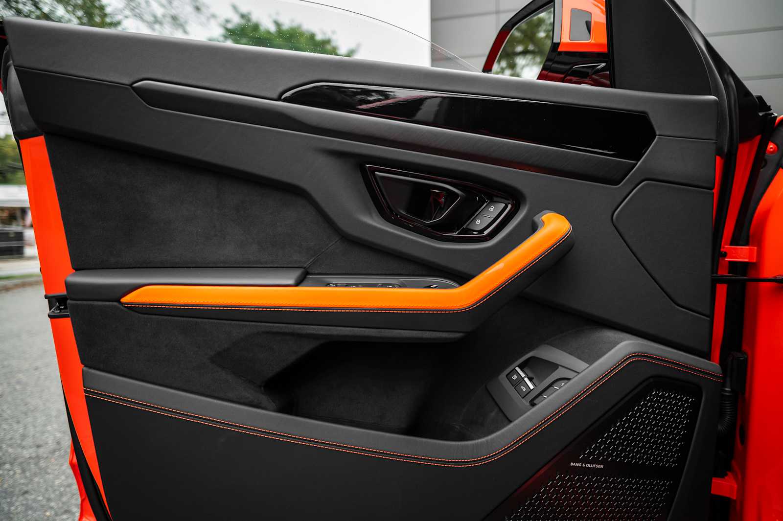 2025 Lamborghini Urus SE - Photo 24