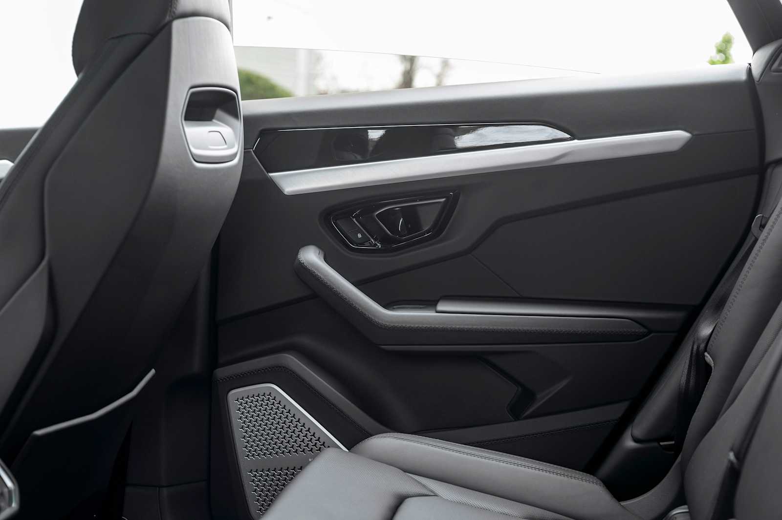 2025 Lamborghini Urus SE - Photo 35