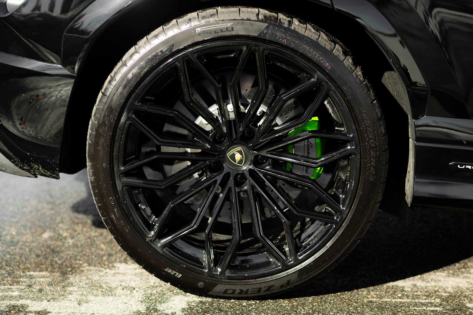 used 2025 Lamborghini Urus car, priced at $319,998