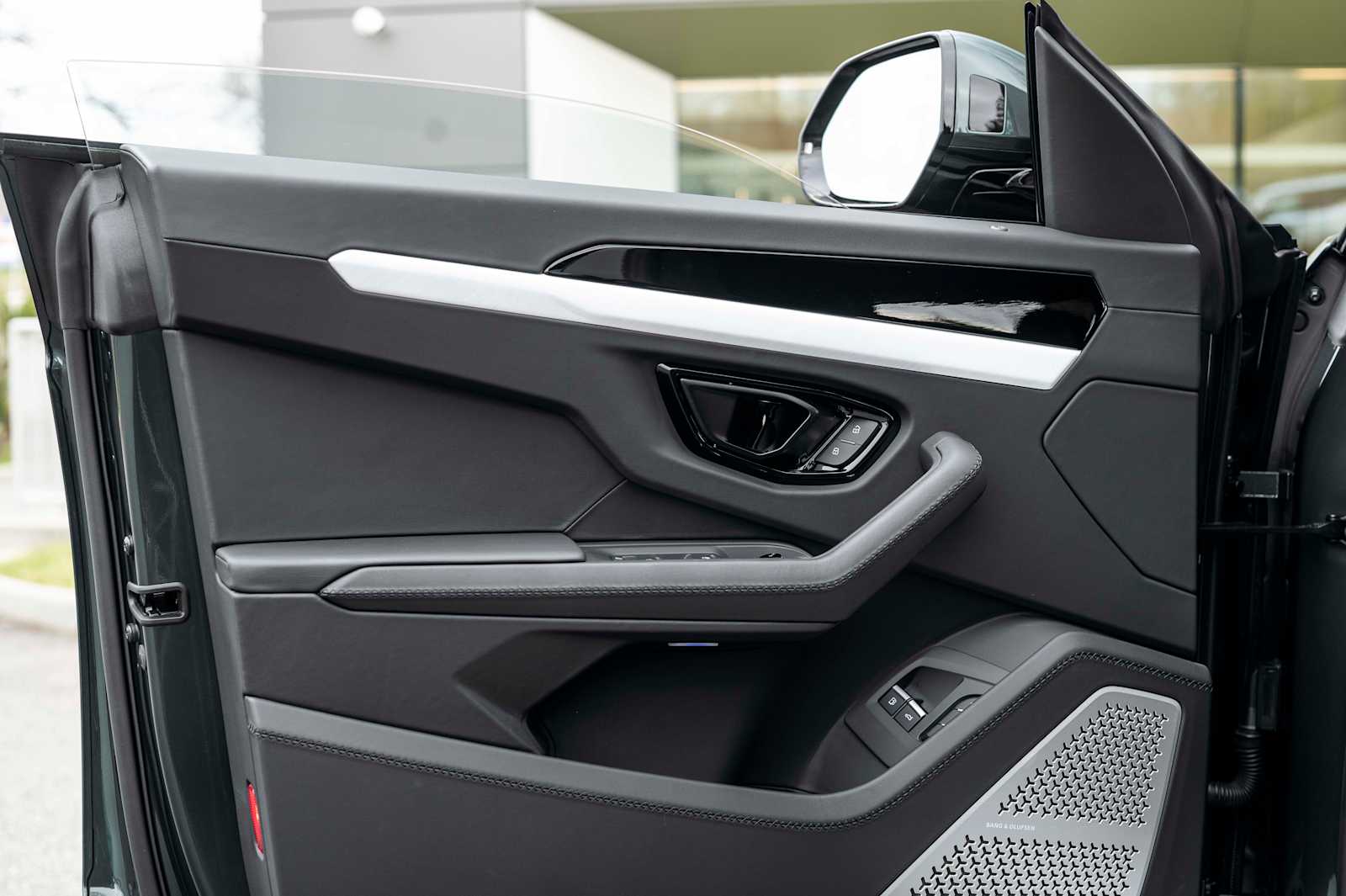 2025 Lamborghini Urus SE - Photo 22