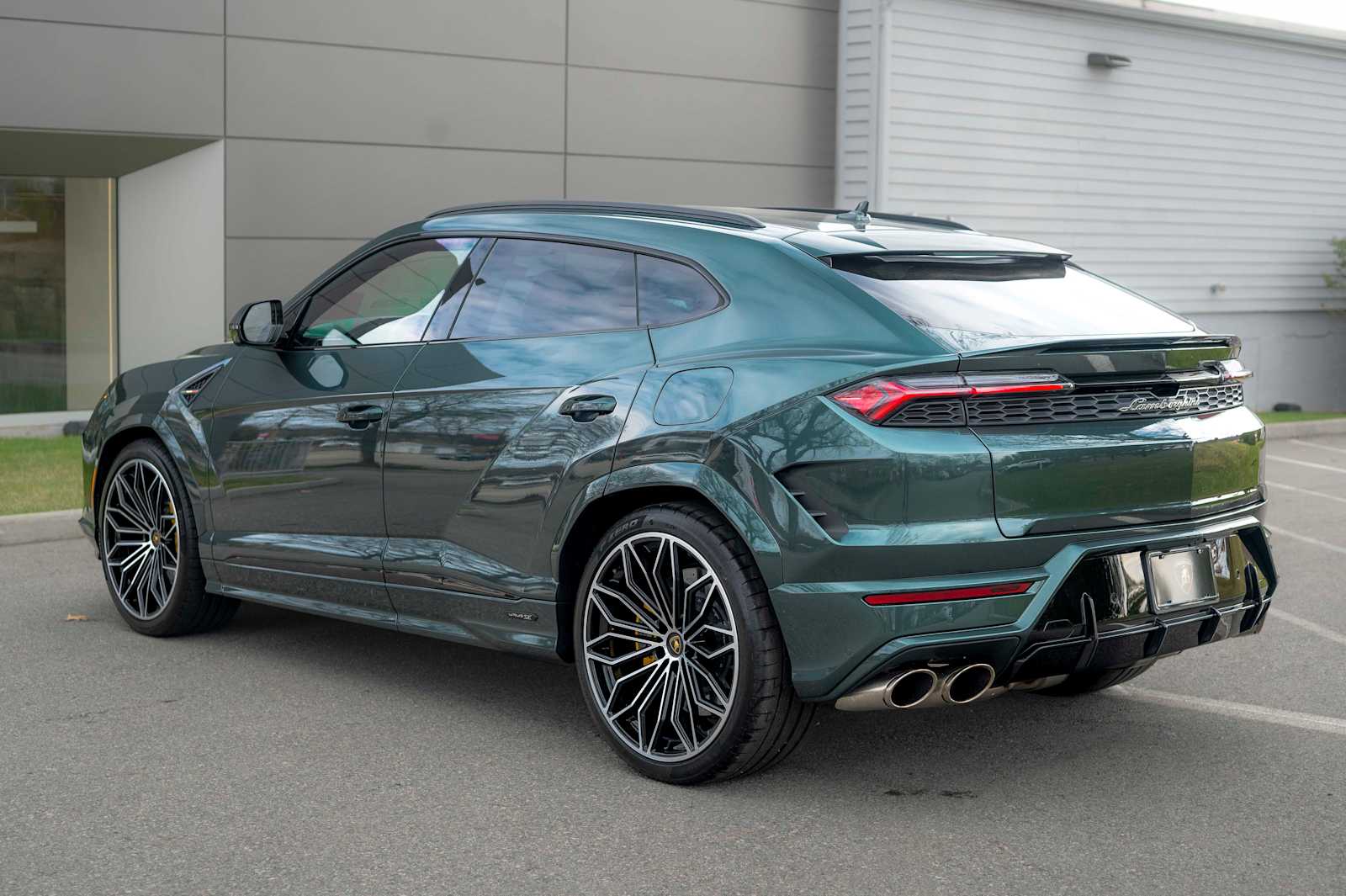 2025 Lamborghini Urus SE - Photo 3