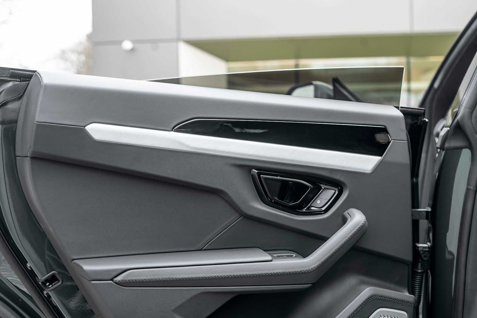 2025 Lamborghini Urus SE - Photo 31