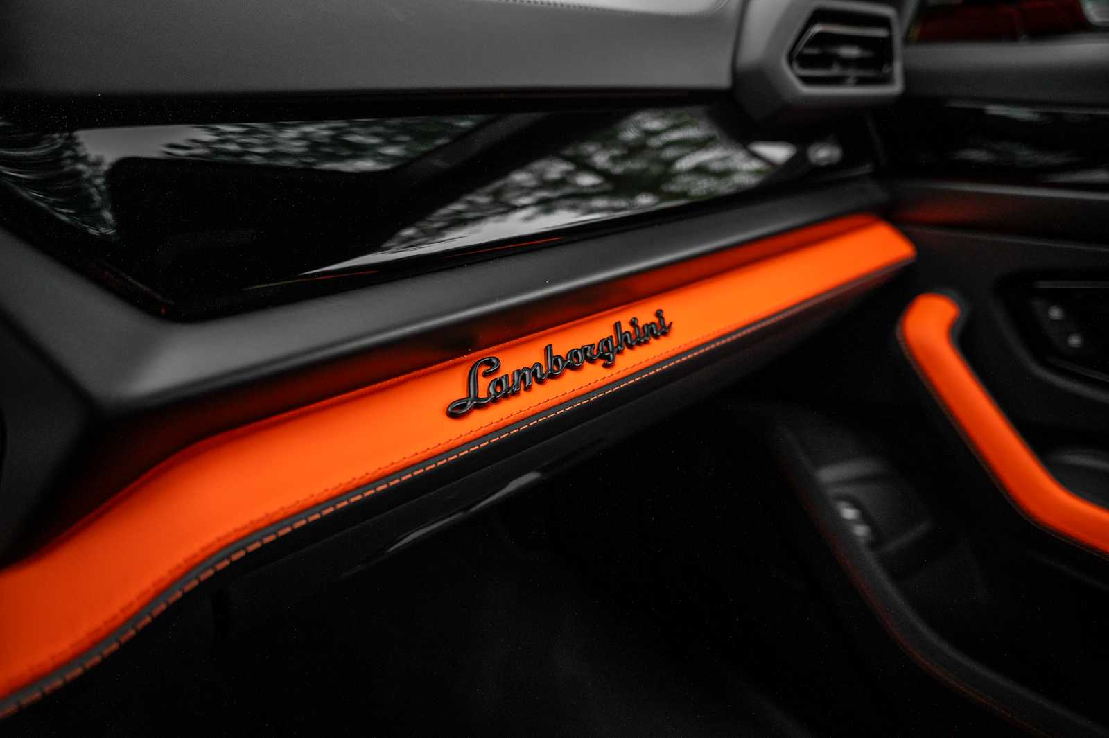 2025 Lamborghini Urus SE - Photo 41