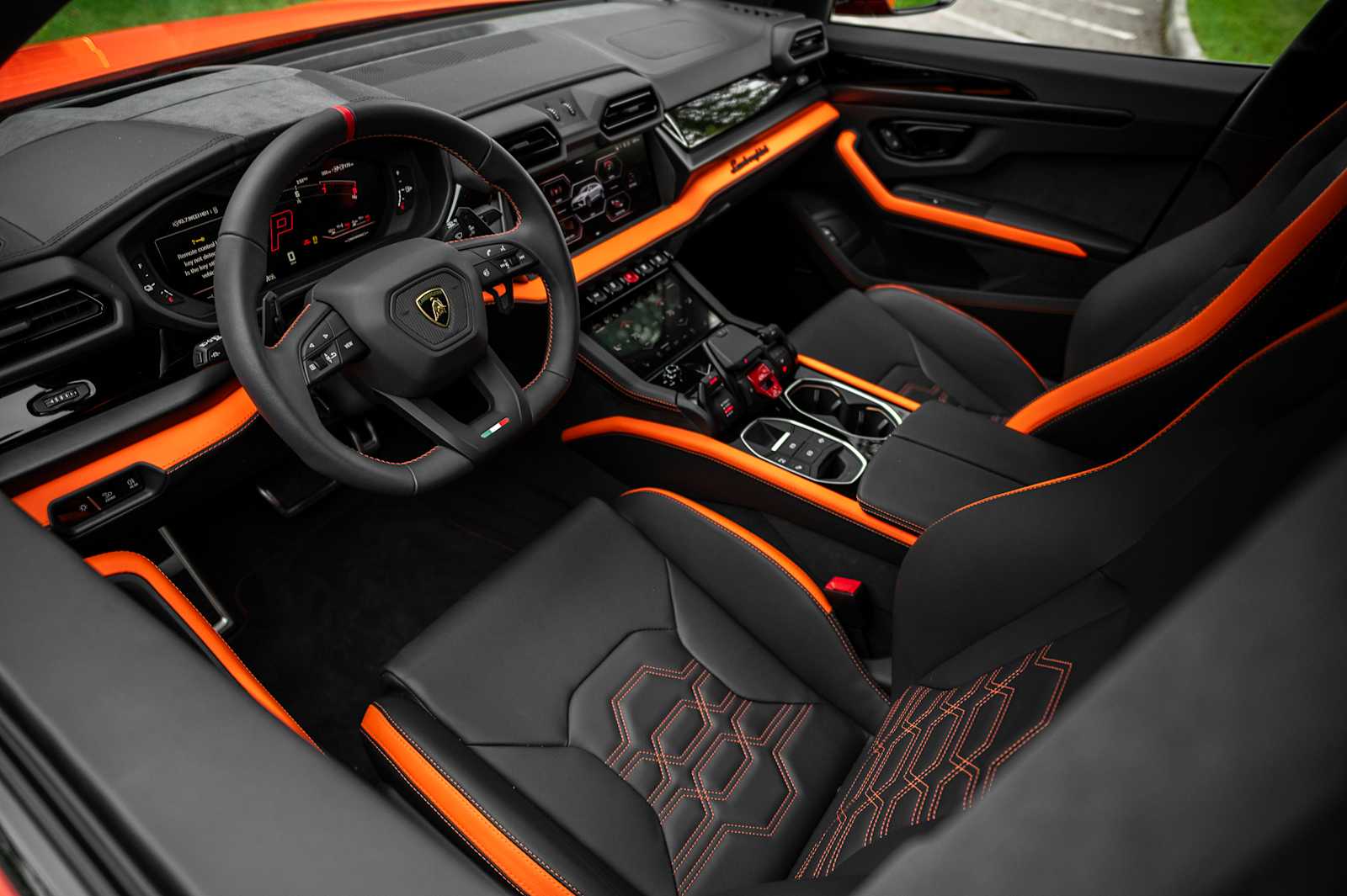 2025 Lamborghini Urus SE - Photo 29