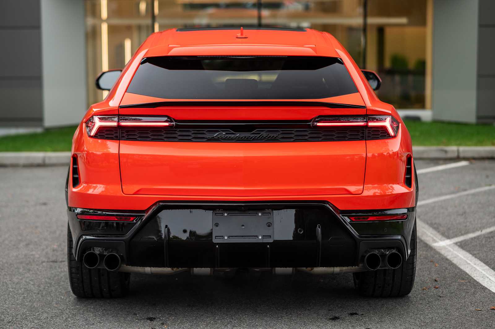 2025 Lamborghini Urus SE - Photo 10