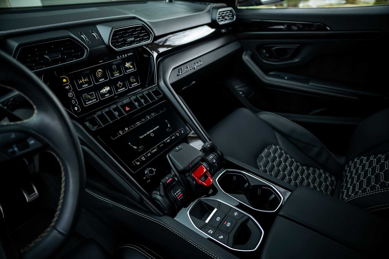 2023 Lamborghini Urus S - Photo 35