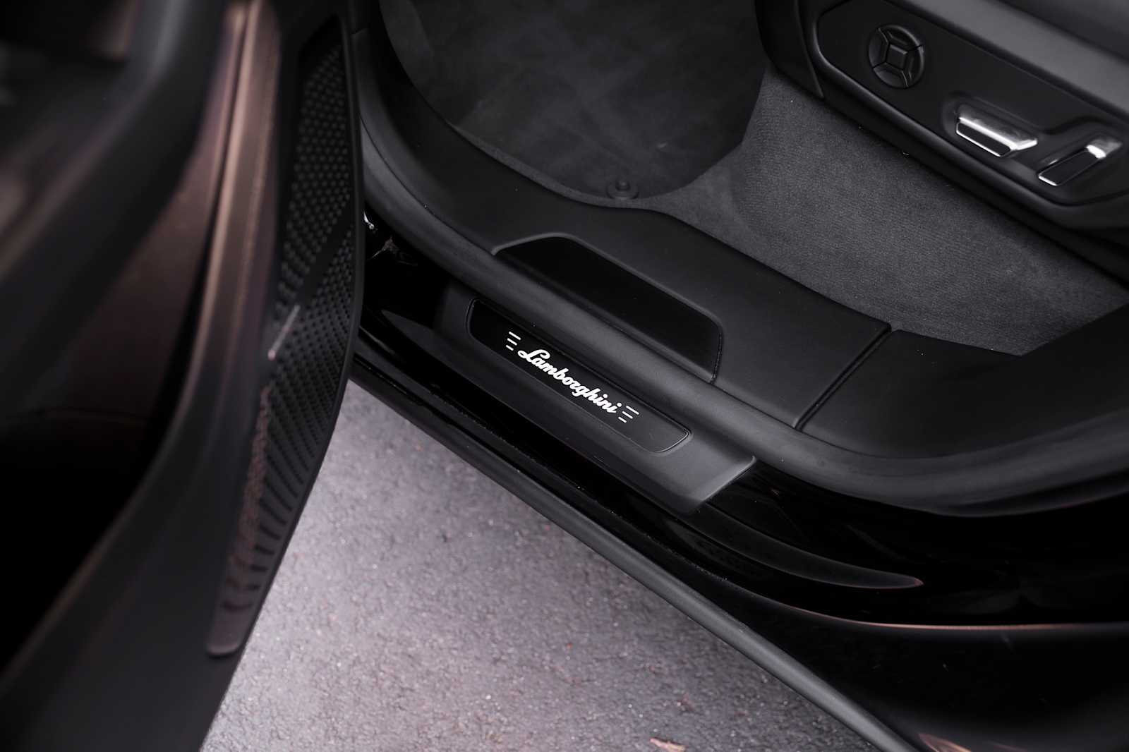 2024 Lamborghini Urus S - Photo 40