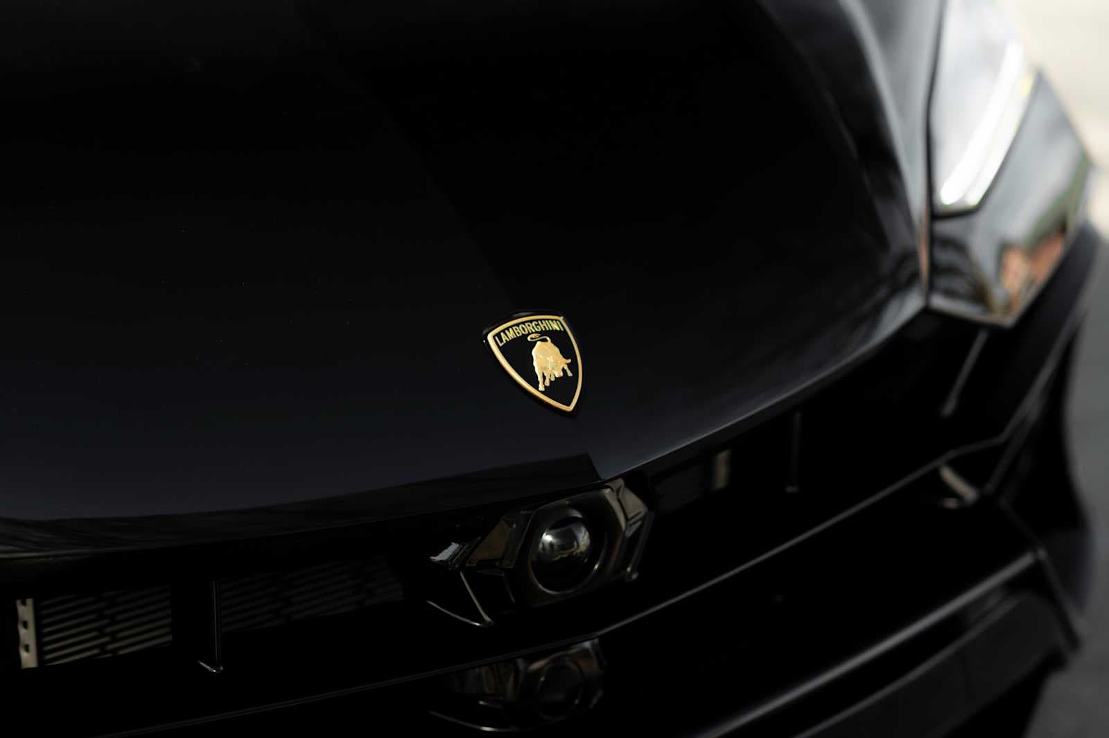 used 2025 Lamborghini Urus car, priced at $319,998