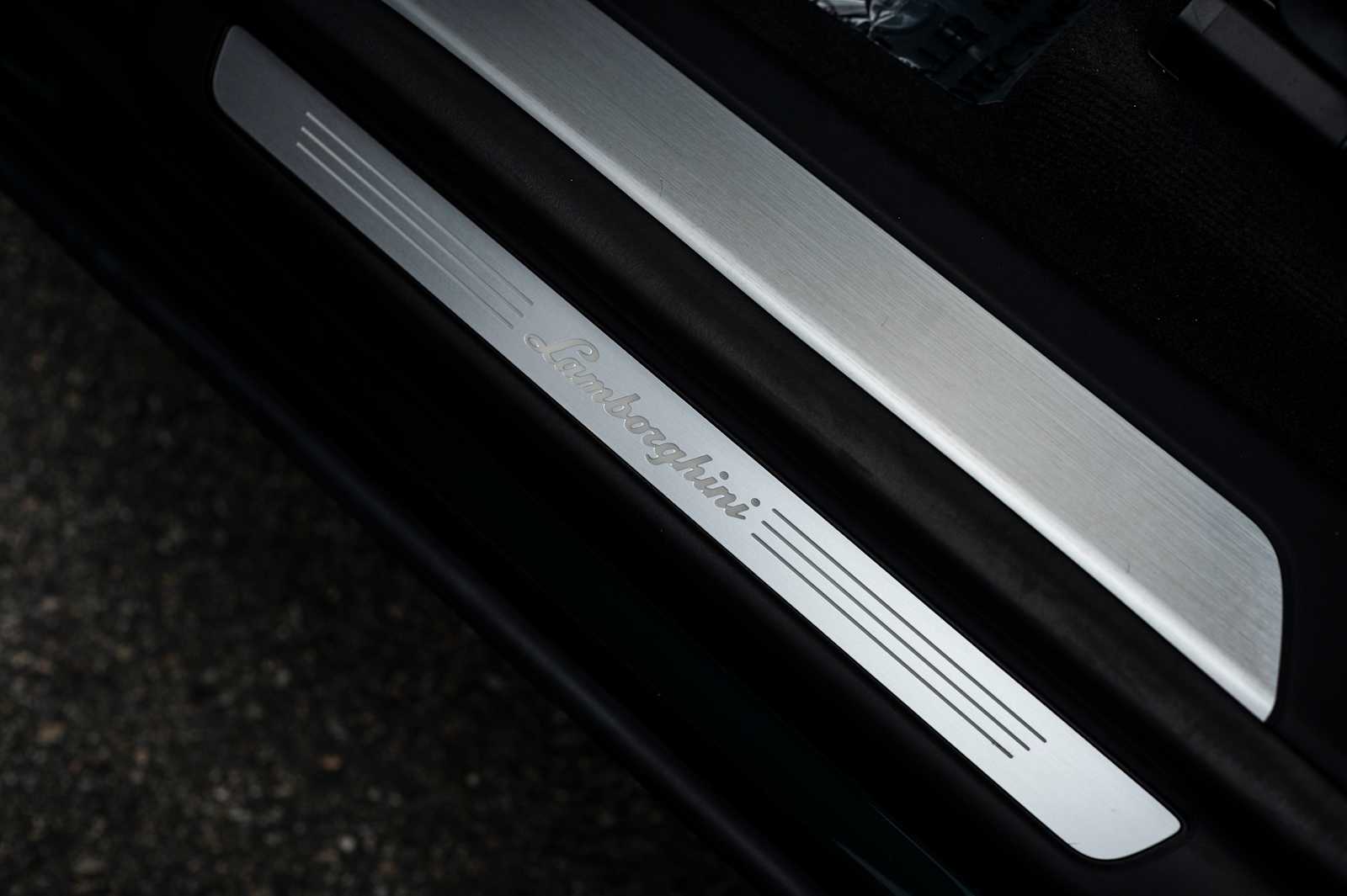 2025 Lamborghini Urus SE - Photo 21